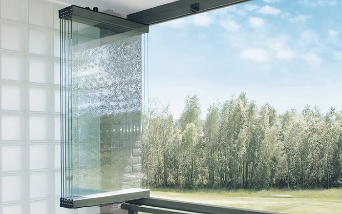 Плюсы безрамного остекления