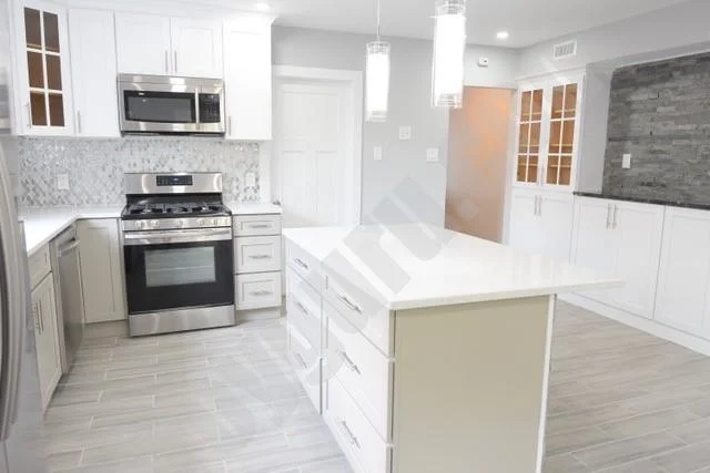 Спокойные, светлые цвета на кухне.