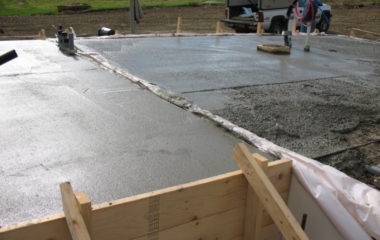 Как правильно рассчитать размер бетонного фундамента для дома