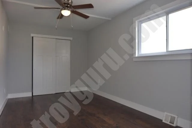 Белый плинтус и белые двери &ndash; классика жанра.