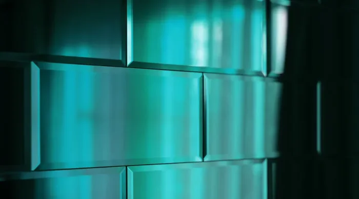 Зеркальная плитка в интерьере: идеи дизайна и советы