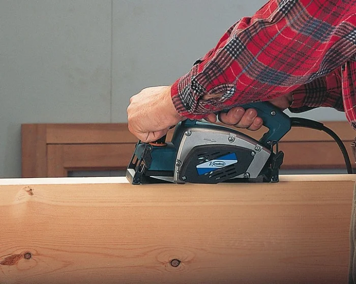 Что делать, если просела дверь: способы устранения проблемы для входных и межкомнатных дверей